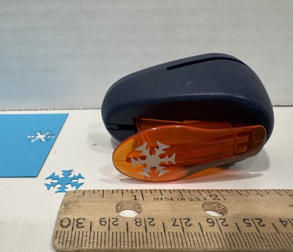 Fiskars .96" Snowflake Lever Punch