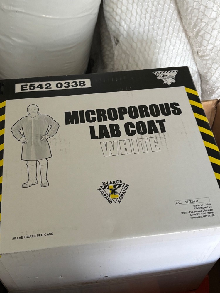 Workhorse 30ct XL White Microporous Lab Coat E542 0338