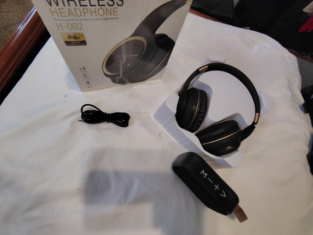 Headphone With Boombox