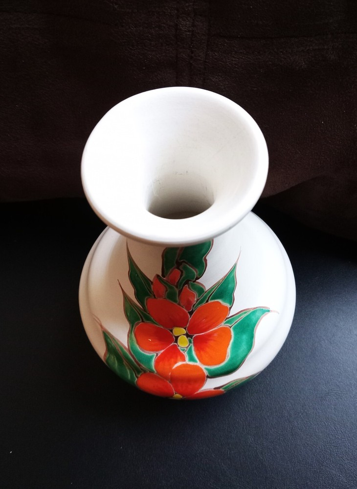 Vintage 6" Malaysian Beautiful Vase marked on bottom