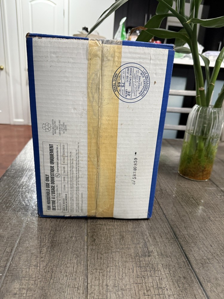 Proctor-Silex Automatic Drip Coffee Maker 2-12 Cup Model A607A White