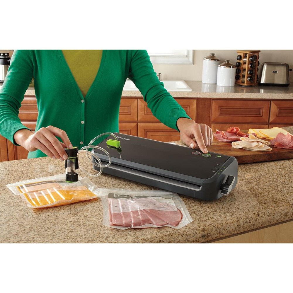 FoodSaver FM2000 Vacuum Sealer Starter System ™