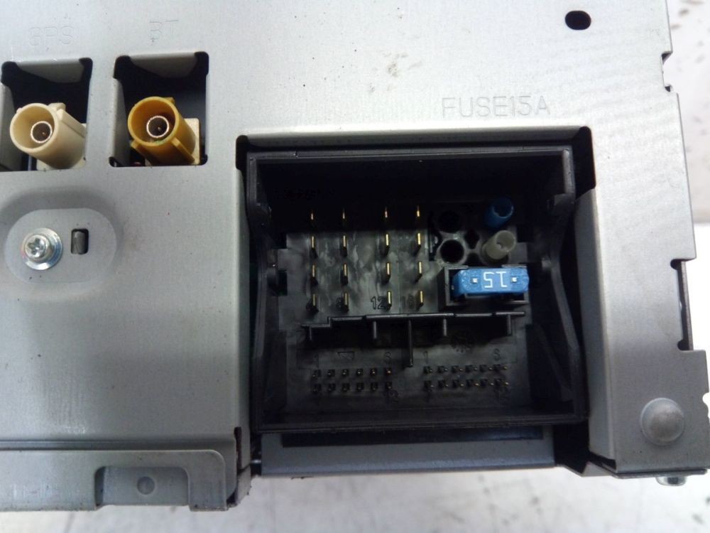 Radio/CD-Wechsler-Bluetooth Combination Distress Lights Code Not Available!
