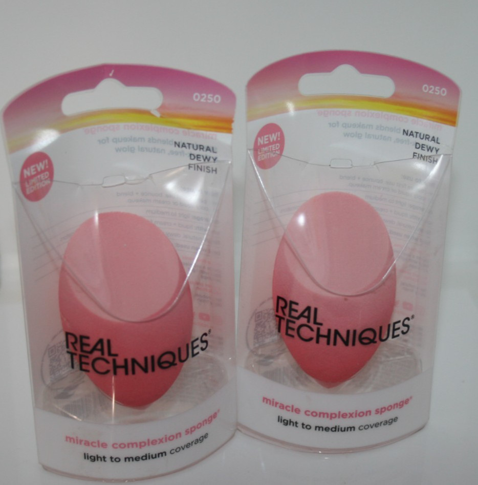 Real Techniques Miracle Complexion Sponge Light/Medium Blending 2 Packages