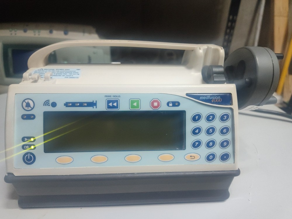 Smiths Medfusion 4000 Infusion Pump  w/ Pole Clamp and PharmGaurd
