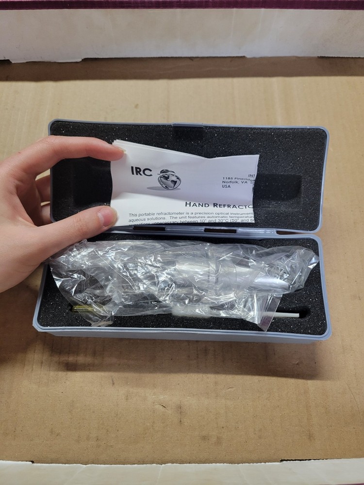 Hand/Portable Refractometer (Features ATC)