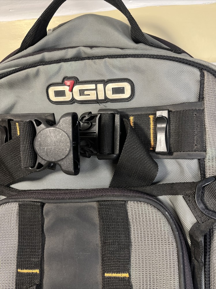 Ogio Recon Backpack Hiking Tek Spec Straps Pockets 2003 VGUC