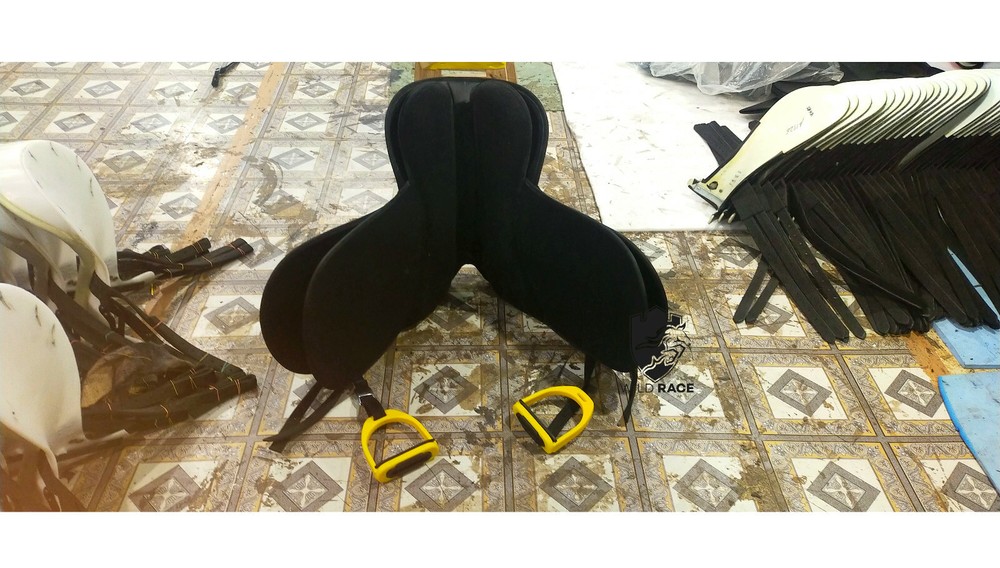 Endurance saddle / Black Synthetic Saddle/ jumping saddle