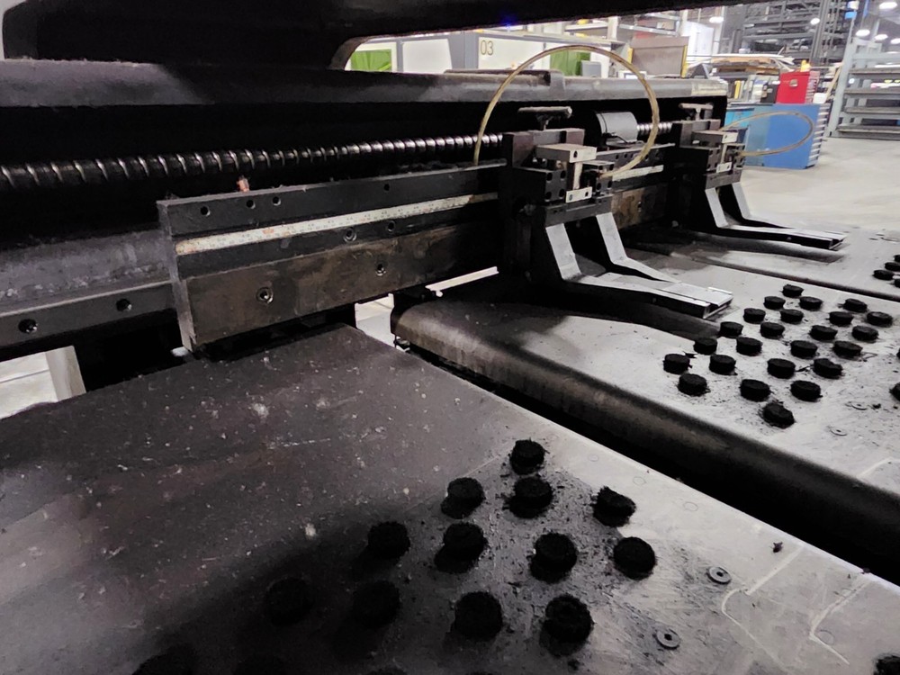 LVD/Strippit 1000 H 30 Punch