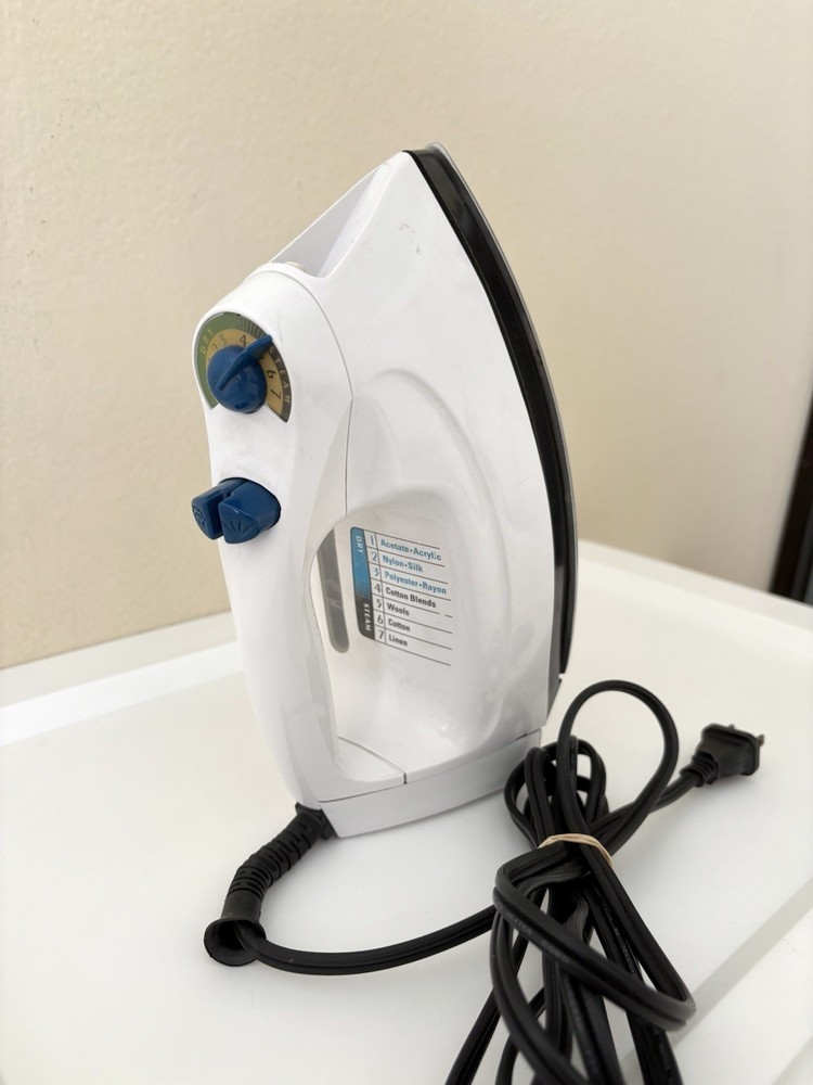 Black & Decker Quick ‘N Easy 380 Iron White 120V