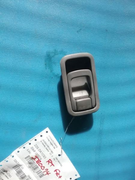 93 SENTRA 4DR/SD RIGHT FRONT INNER DOOR HANDLE 179767