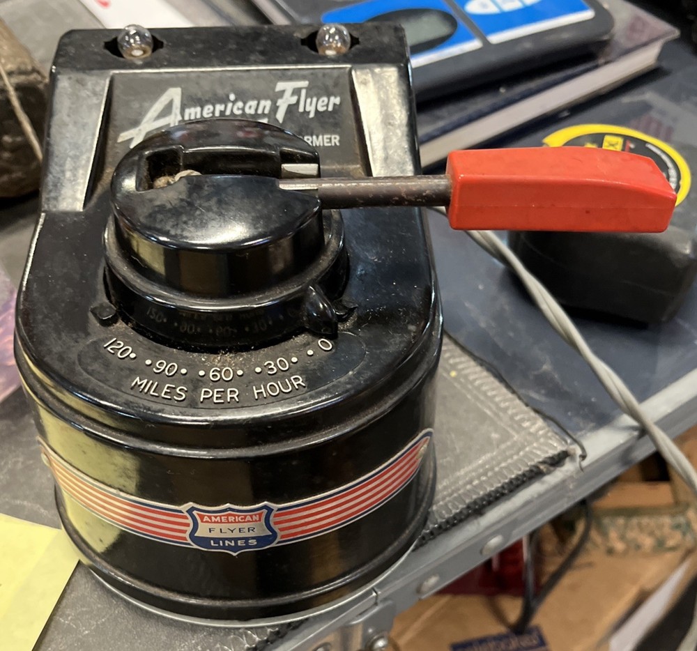 American Flyer 15 B Power Controller Circuit Breaker. ( T 12 )