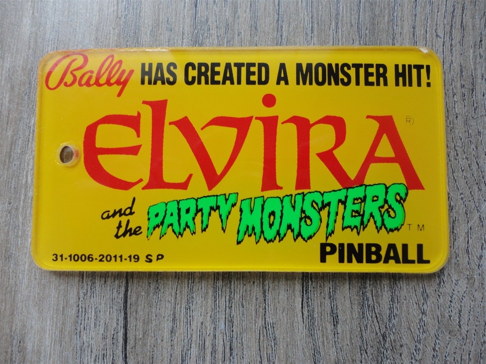 Elvira Pinball Machine Promo Plastic Long Keychain Mint