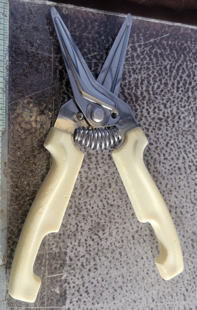 Pampered Chef Multi-Purpose Kitchen Shears/Scissors White 1075 NO HOLDER