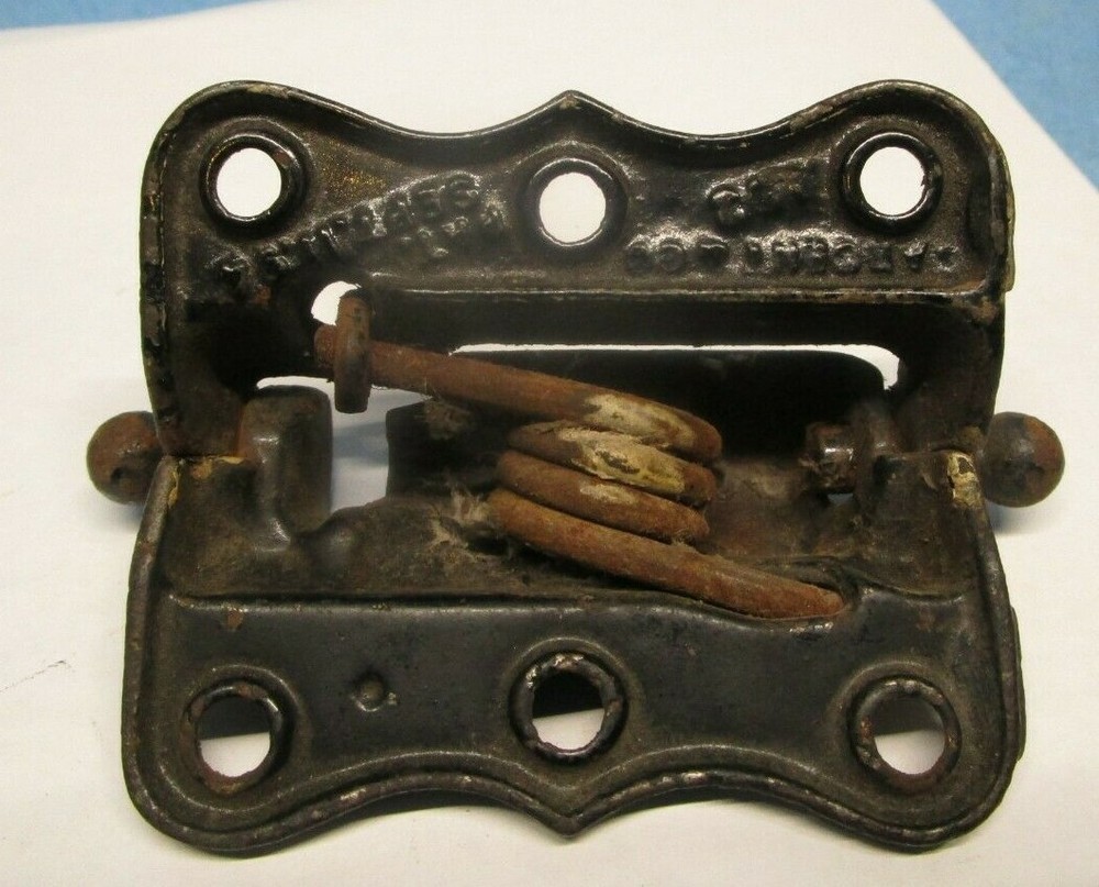 ANTIQUE SARGENT MFG CAST IRON SCREEN DOOR SPRING LOADED HINGE