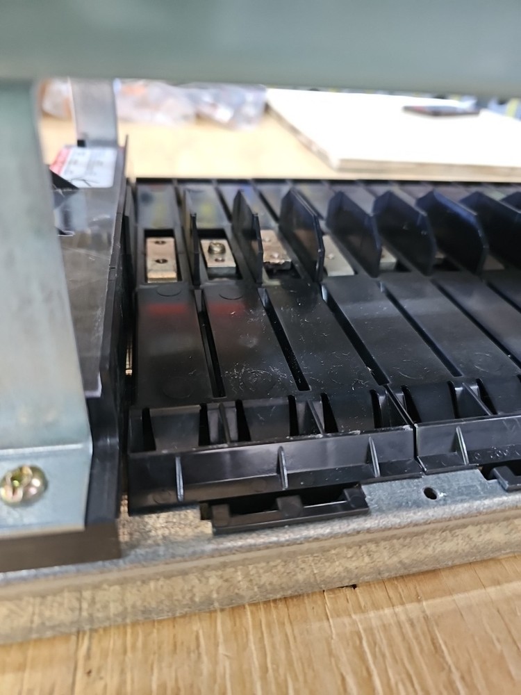 Square D 30 Amp Main Panelboard INTERIOR 480/277V MCB 18C NF