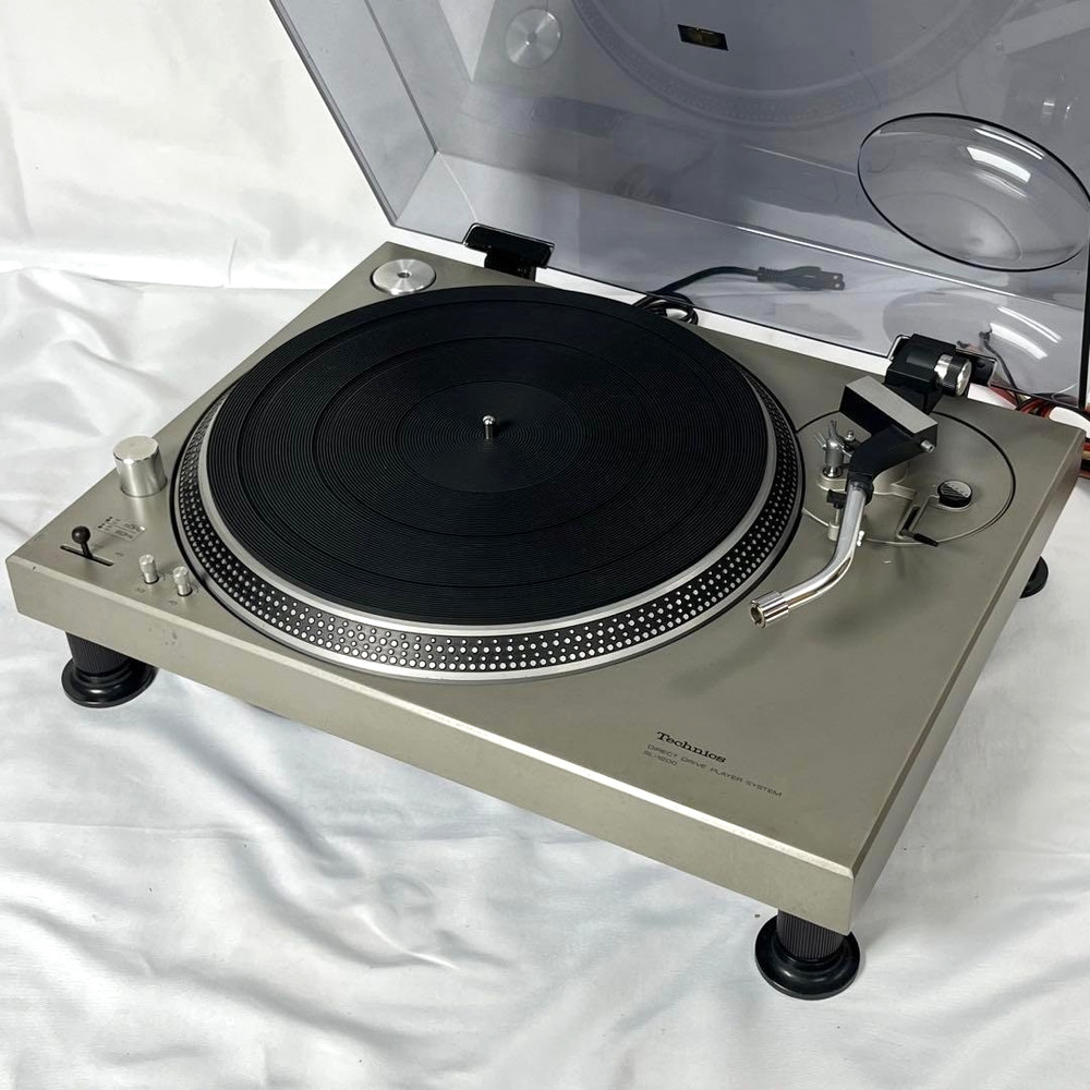 Technics SL-1200 First Generation Direct Drive Turntable Working