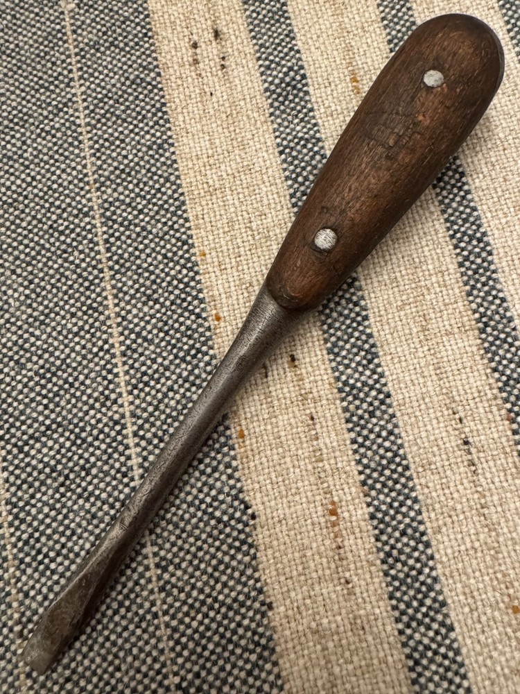 Antique 8.5" Perfect Handle Old Split Wood Screwdriver Unmarked Old