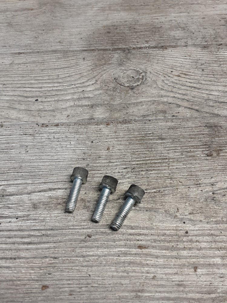09-13 2012 12 Harley Davidson Ultra Classic FLHTCU Abs Module Pump Mount Bolts