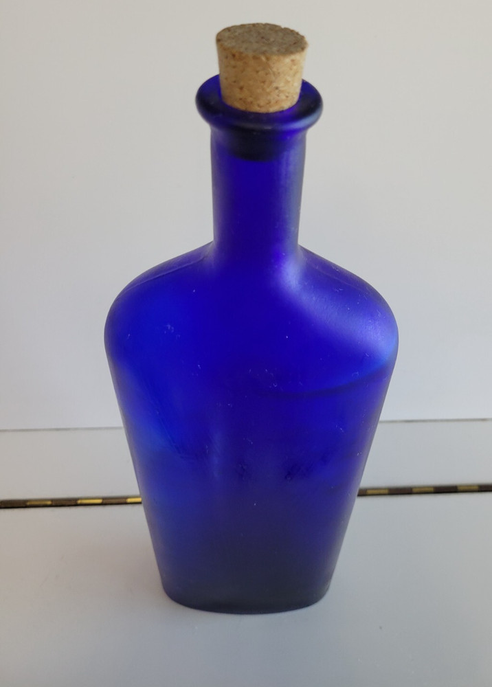 COBALT BLUE SLIM BOTTLE SOLID DESIGN 12 INCHES HOLDS 36 OZS