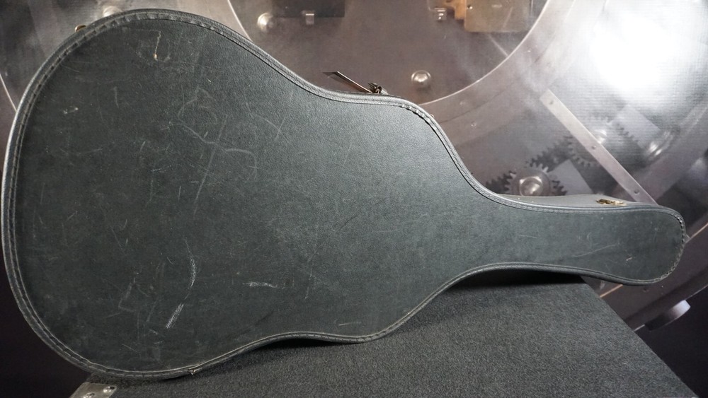 F. Himenes Modelo 300 Japan Classical Guitar w/ Chipboard Case