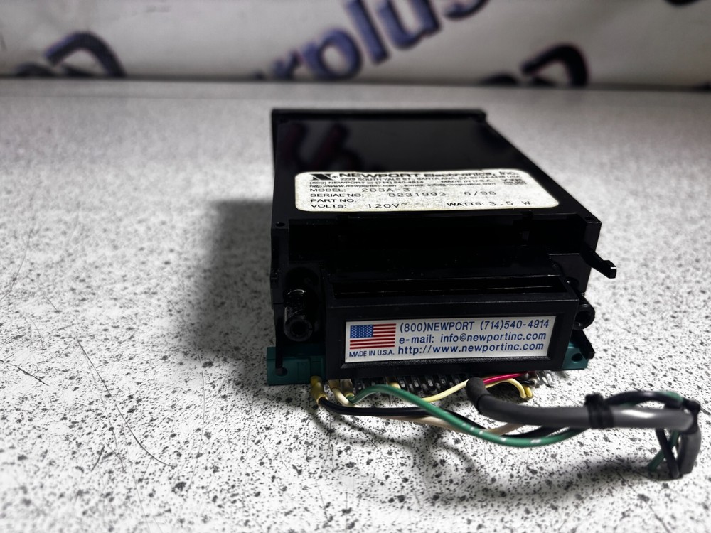 Newport Electronic Volt Meter Model 203A-3