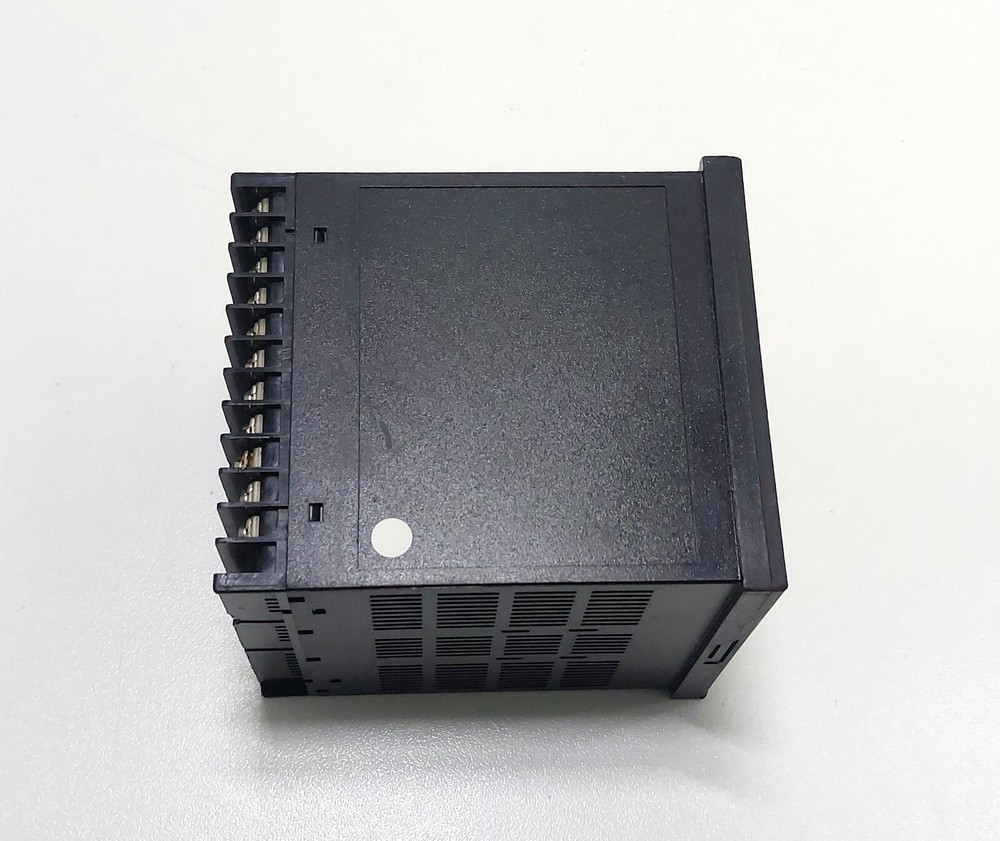 Nippo NR9-MNPPNNNPW Temperature Controller B2912-1559