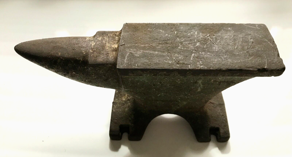 Anvil Blacksmith 8.25"X 2"X4" Unbranded.