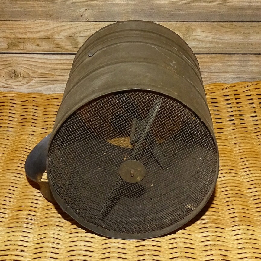 Old Antique Tinware Flour Sifter Top Crank Handle Primitive Kitchenware 5.5x4.75