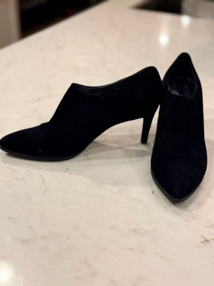 Stuart Weitzman Black Suede Pointed Toe Ankle Boot Shooties Size 7.5M