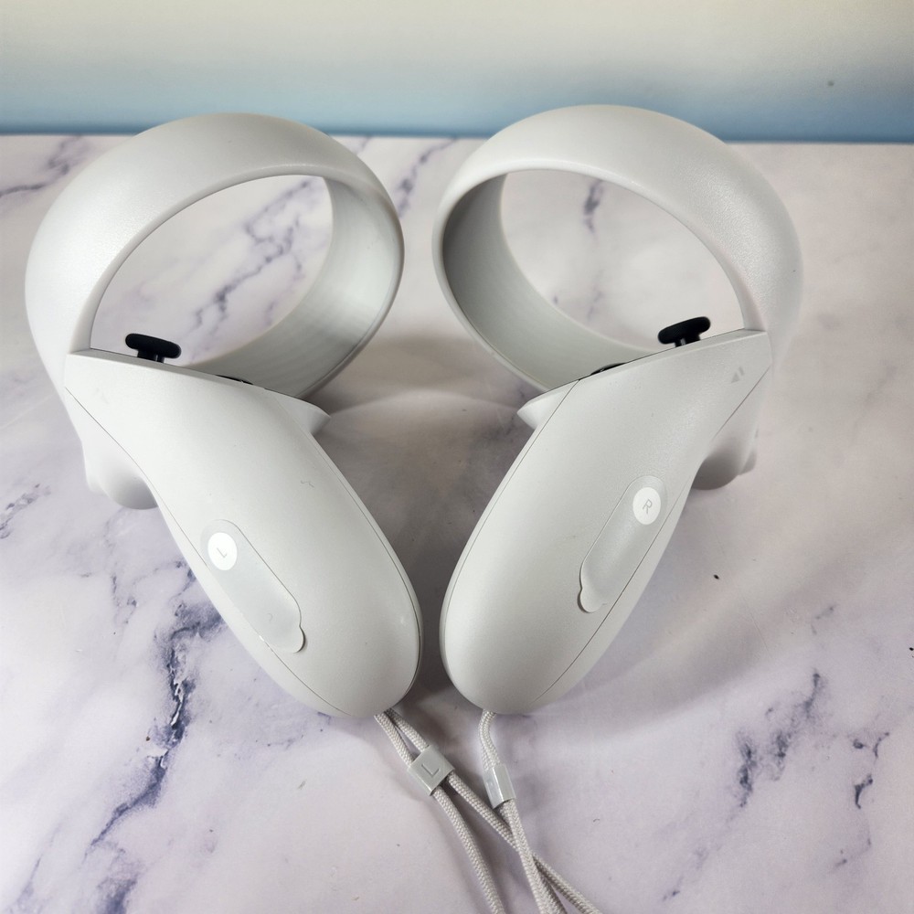 Meta Oculus Quest 2 Standalone Virtual Reality Left And Right Controller White