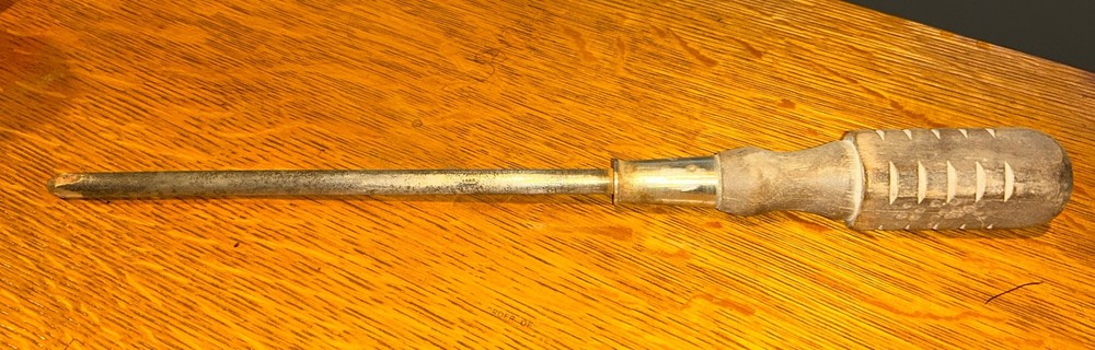 Vintage 1204 MAC #4 Phillips Screwdriver Wood Handle ~ EC