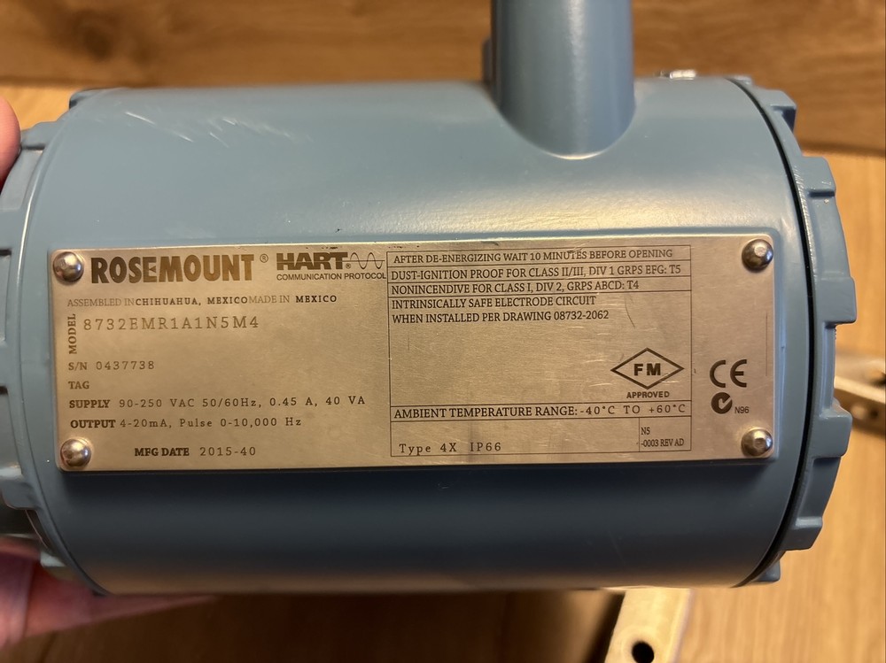 Rosemount 8732EM Flow Transmitter with HART Protocol 8732EMR1A1N5M4