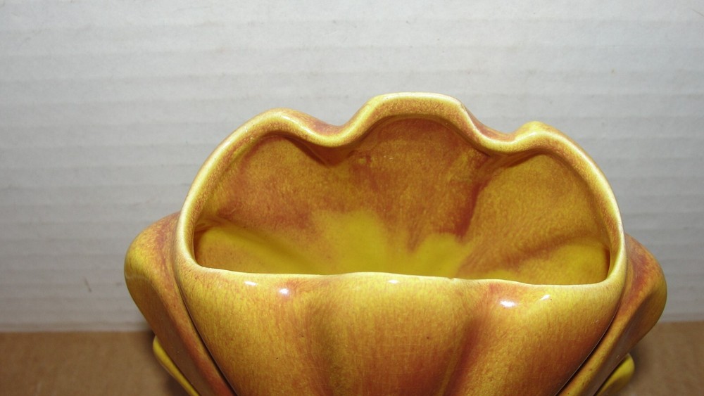 UNMARKED YELLOW 6" SEASHELL FLOWER PLANTER