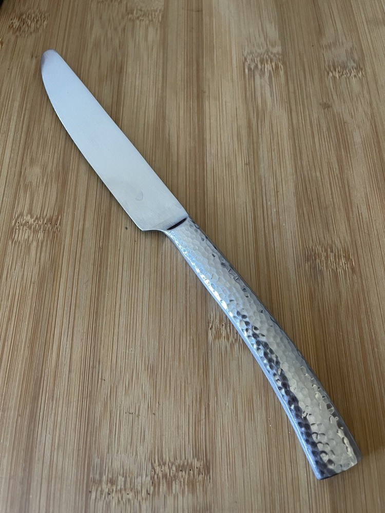 Stainless Satin HAMMERED Curved Handle Flat Tip SERRATED DINNER KNIFE 9"