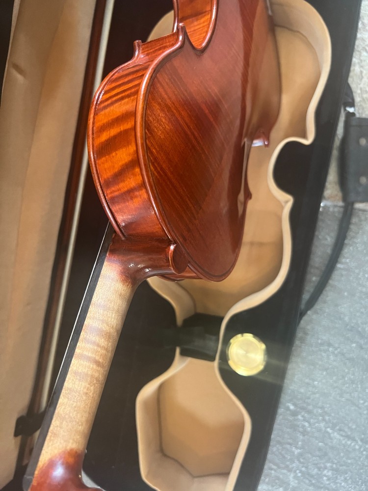 Advance Violin with case and bow, full size.