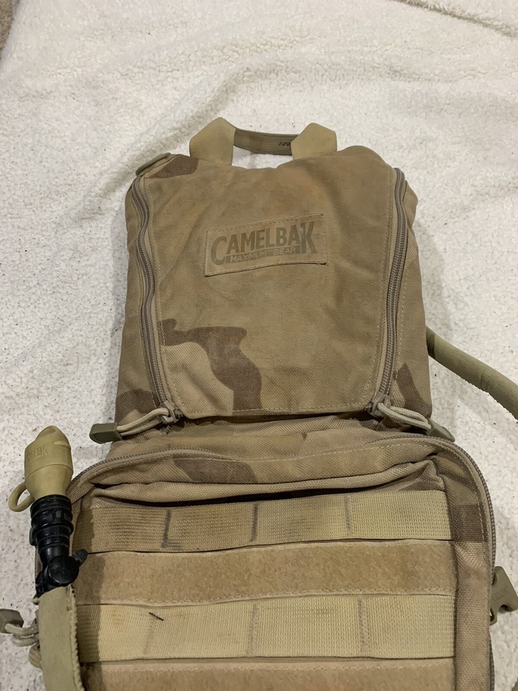 Camelbak Desert Camouflage Hydration Pack Backpack Has Bladder