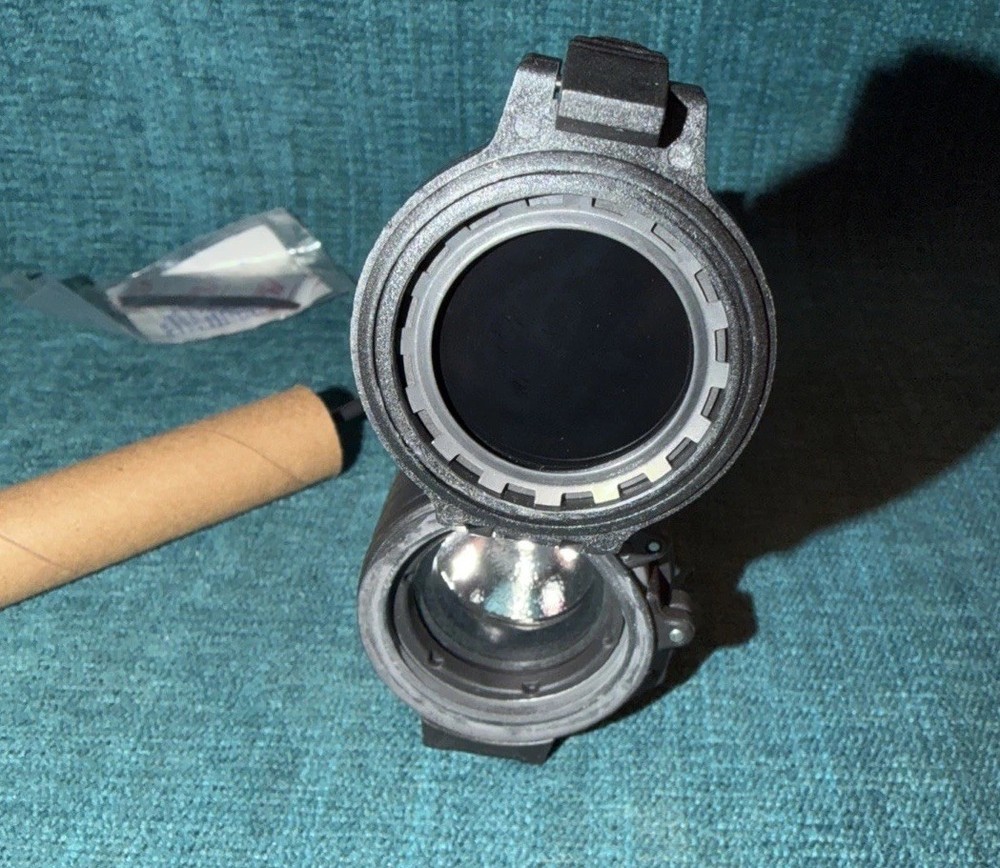 SUREFIRE Tactical Light System With Mount and pressure switch-new