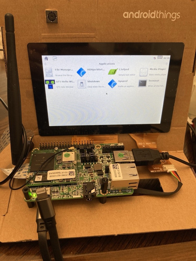 Google Android Things Developer Kit, Cardboard computer, 5" LCD touch-screen