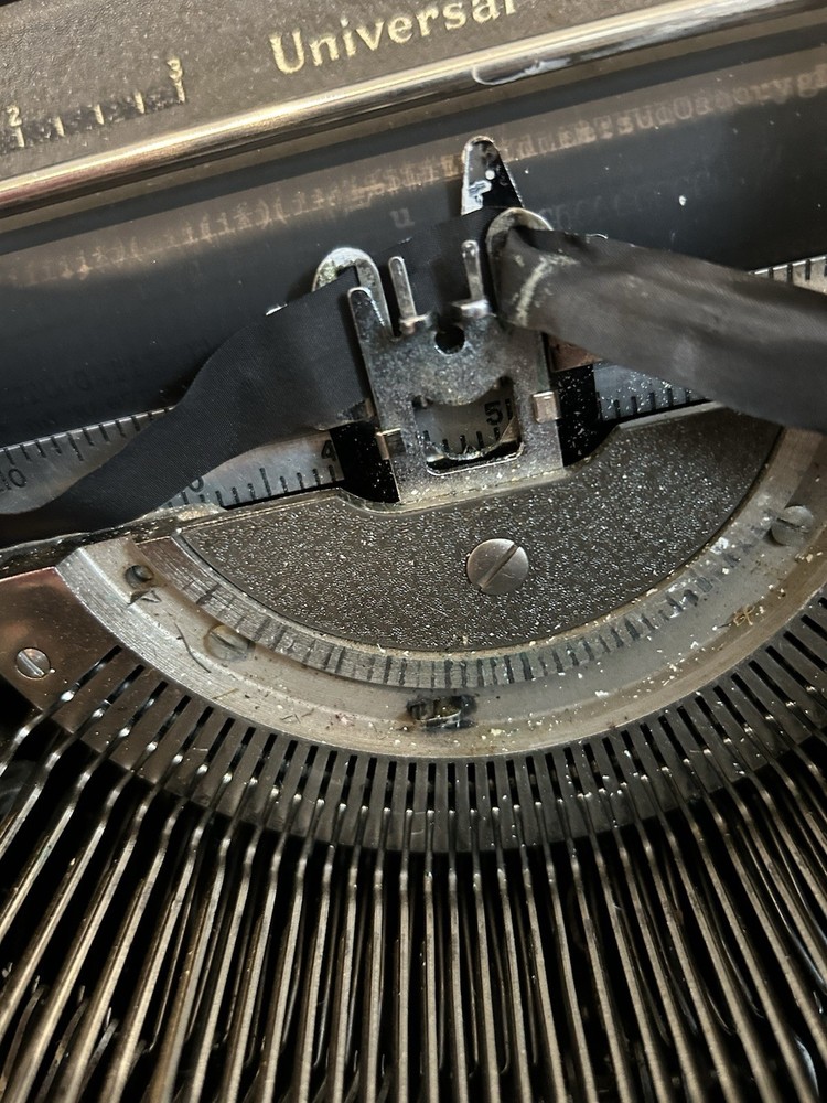 Underwood Universal Portable Typewriter w/case/key/ WORKING/ USA