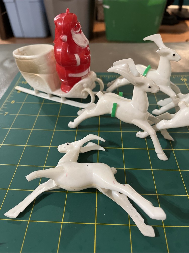 1950s Rosbro Santa's Candy Flyer Hard Plastic Container 7 Reindeer