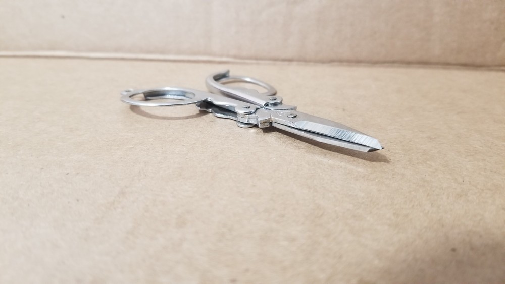 Vintage Collapsible Small Folding Scissors , VGC