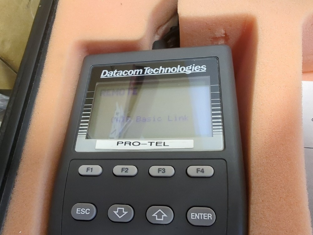 Datacom Technologies LANcat V Series Cat 5 Cable Tester Manual Case Powers On