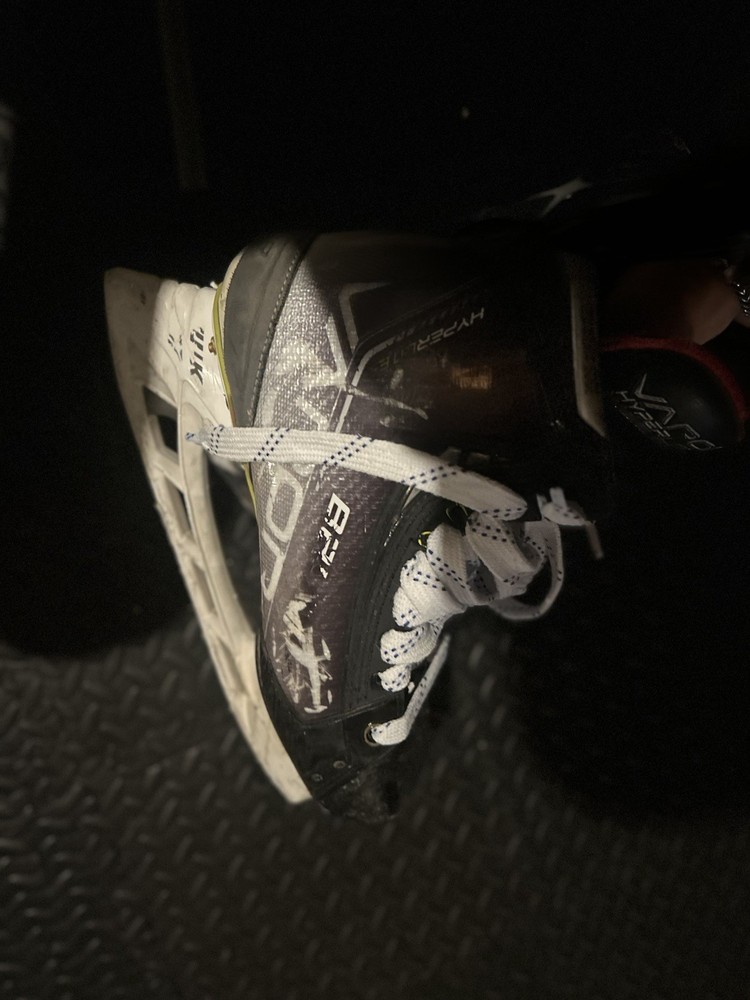 Bauer Hyperlite Skates