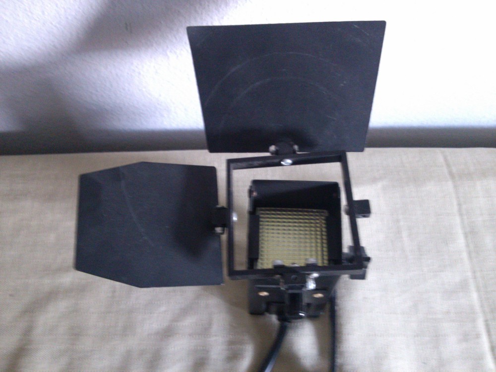 MINI COOL LUX Light With barn doors In nice working condition