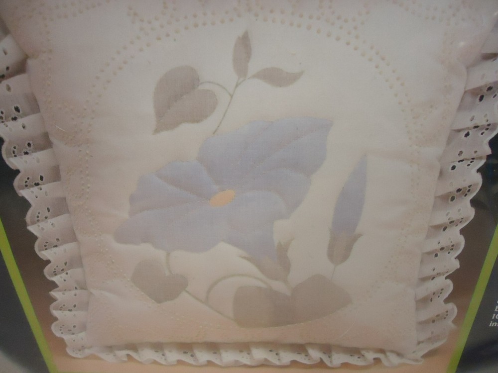 CREATIVE EXPRESSIONS 14"X14" MORNING GLORY WHISPER CANDLEQUILTING KIT 4833^