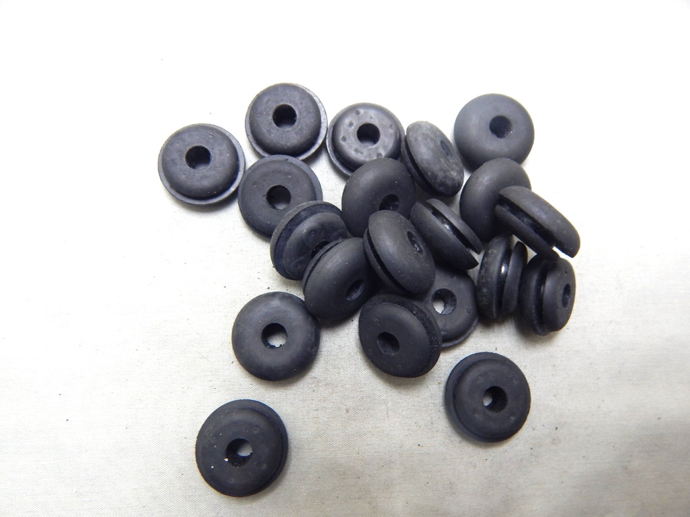 1 / 4" ID RUBBER GROMMETS