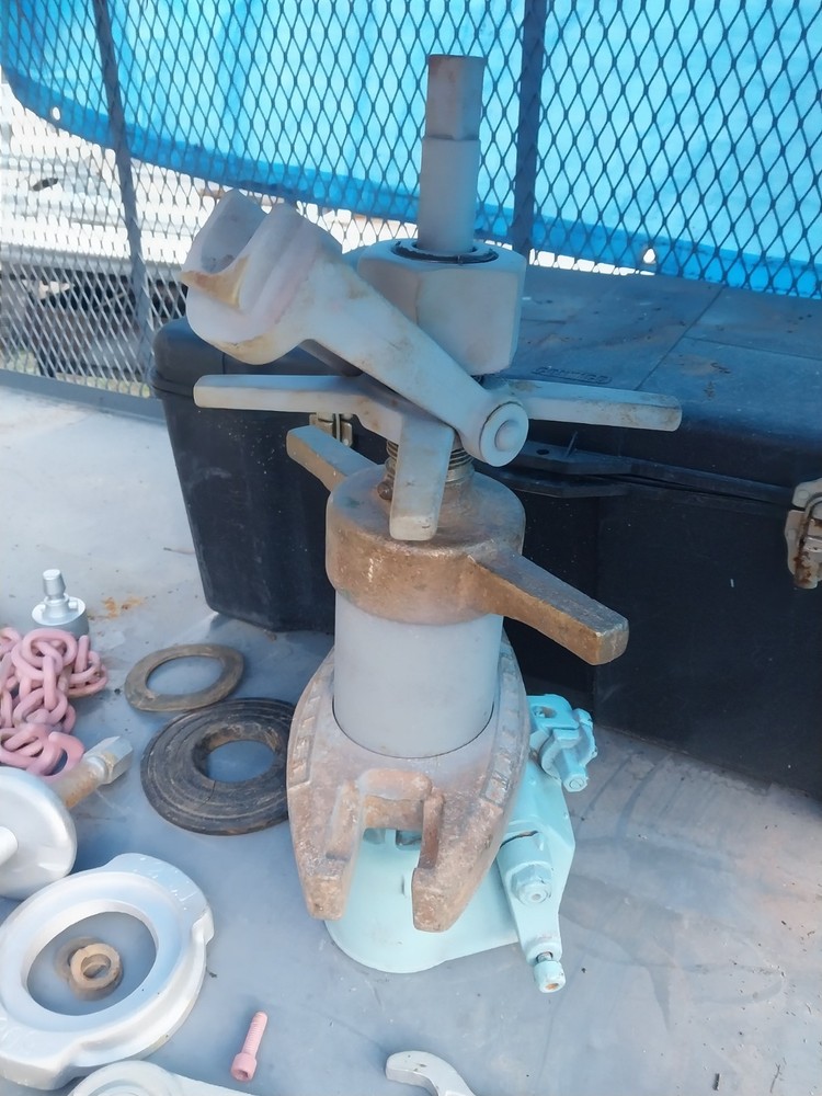 Mueller B 100 Pipe Tapping Machine With Original Metal Case, 6 Bits And Extra