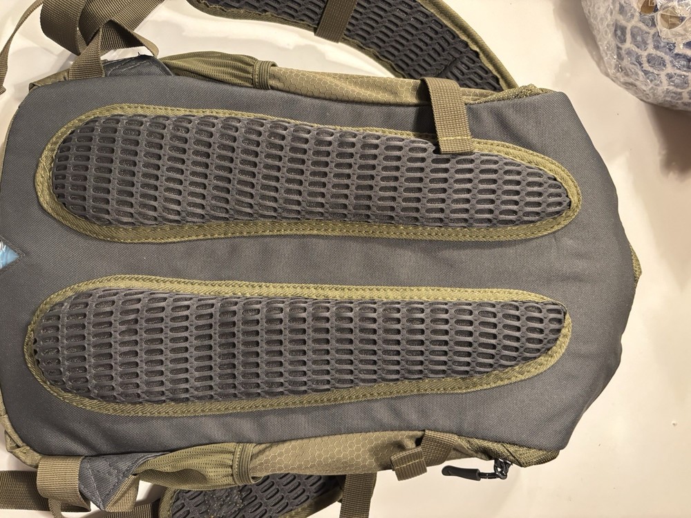 TETON Sports Oasis 18 Hydration Pack Back Pack Olive