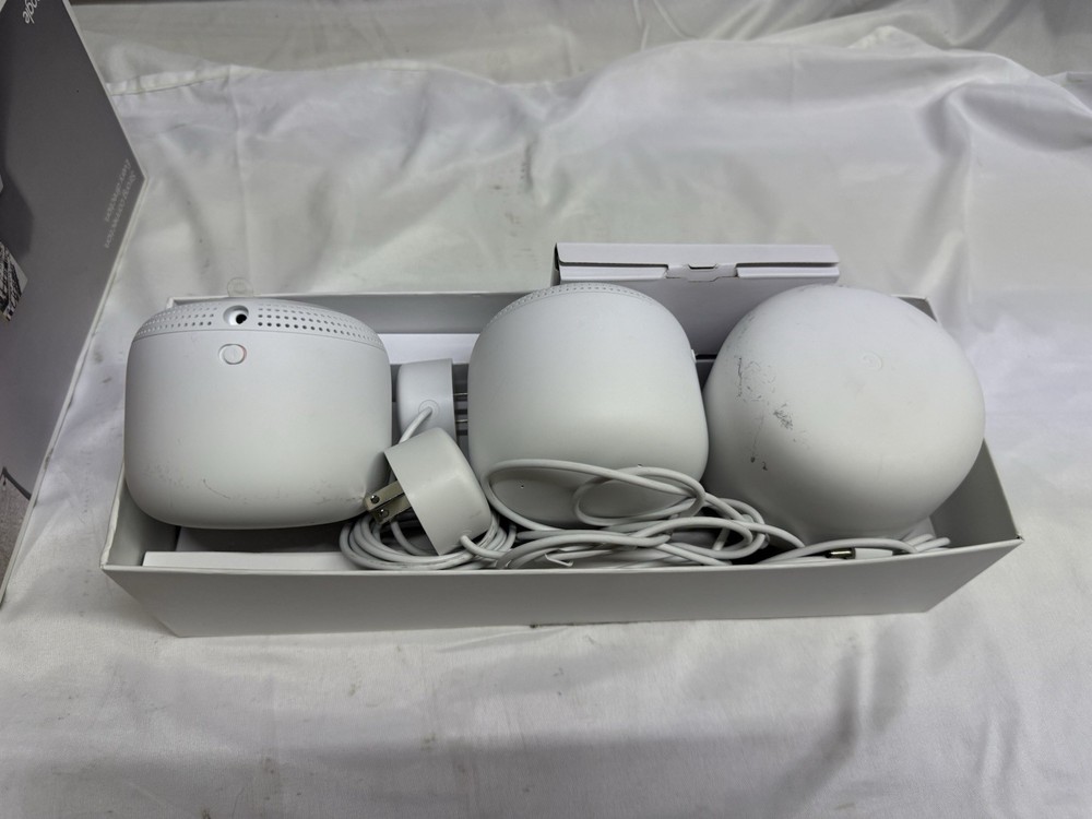 Google Nest Wifi Router and 2 Points - Snow
